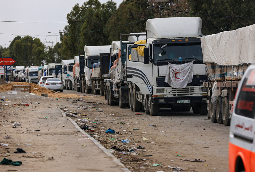 CNN: 61 de camioane au livrat sâmbătă alimente şi provizii medicale în nordul Fâşiei Gaza