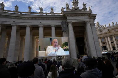 Papa Francisc salută armistiţiul dintre Israel şi Hamas şi eliberarea unor ostatici. El cere eliberarea tuturor ostaticilor şi un dialog. ”Cei care nu vor să dialogheze nu vor pacea”