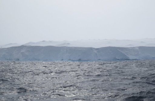 Cel mai mare aisberg din lume se îndepărtează de apele Antarcticii
