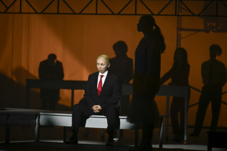 Putin în proces, o satiră de teatru care emoţionează Bulgaria