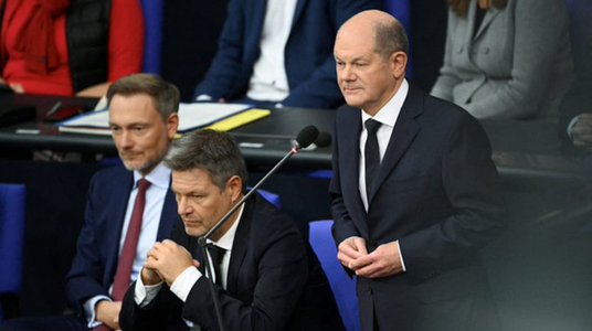 Ajutarea Kievului este de o importanţă ”existenţială” pentru UE, pledează Scholz în Bundestag, cerând bani pentru anul viitor