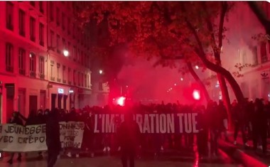Uciderea prin înjunghiere a unui adolescent stârneşte proteste ale extremei drepte din Franţa. Surse: Mişcarea a fost inspirată de revoltele de la Dublin. Ministrul francez de interne cere interzicerea a trei grupări