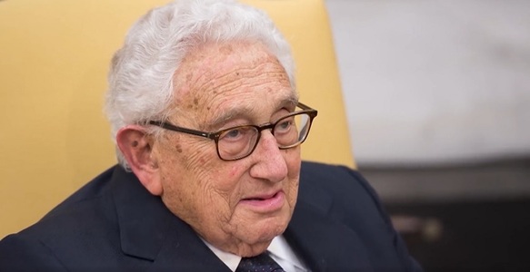 Henry Kissinger, figură controversată a diplomaţiei americane, a murit la vârsta de 100 de ani