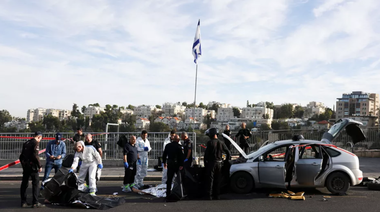 UPDATE-Cel puţin trei morţi şi mai mulţi răniţi într-un atac armat în zona coloniei evreieşti Ramot, la Ierusalim. Doi presupuşi atacatori, ”neutralizaţi”. Ei erau cunoscuţi Shin Bet şi au fost încarceraţi în trecut