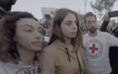 UPDATE - Două ostatice israeliene au fost eliberate de Hamas, anunţă IDF. Una dintre ele este tânăra cu cetăţenie franceză, aparent rănită, care a apărut în prima înregistrare cu ostatici difuzată de mişcarea palestiniană - VIDEO