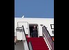 Situaţie jenantă pentru preşedintele german. Frank-Walter Steinmeier a trebuit să aştepte o jumătate de oră la uşa avionului său înainte de a fi primit în Qatar - VIDEO