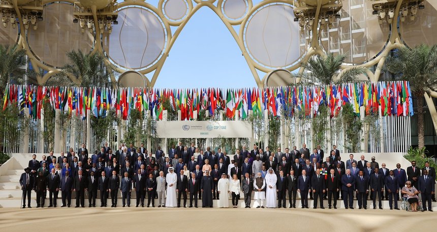 Şeful ONU şi preşedintele COP28 s-au contrat în privinţa viitorului combustibililor fosili. Emiratele, acuzate că s-au folosit de reuniune pentru a intermedia tranzacţii cu petrol şi gaze. Ce a spus Regele Charles la summitul pentru climă de la Dubai