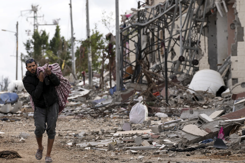 Israelul bombardează Gaza, presat să protejeze populaţia civilă