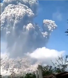 22 de morţi şi un dispărut, în urma erupţiei vulcanului Merapi din Indonezia