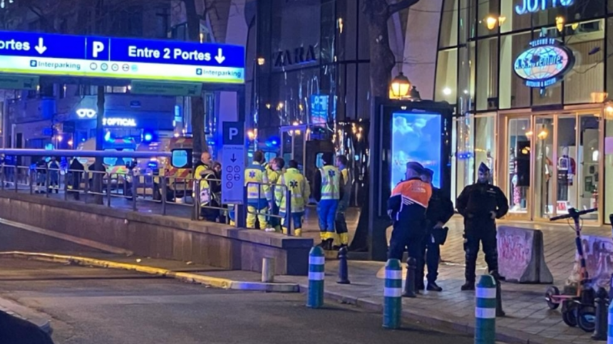Patru răniţi, unul grav, la Bruxelles, în urma unor focuri de armă pe bulevardul comercial La Toison d'Or, în apropierea unei galerii comerciale cu numeroase mărci mari. Atacatorii au fugit. Poliţia exclude pentru moment un atac terorist