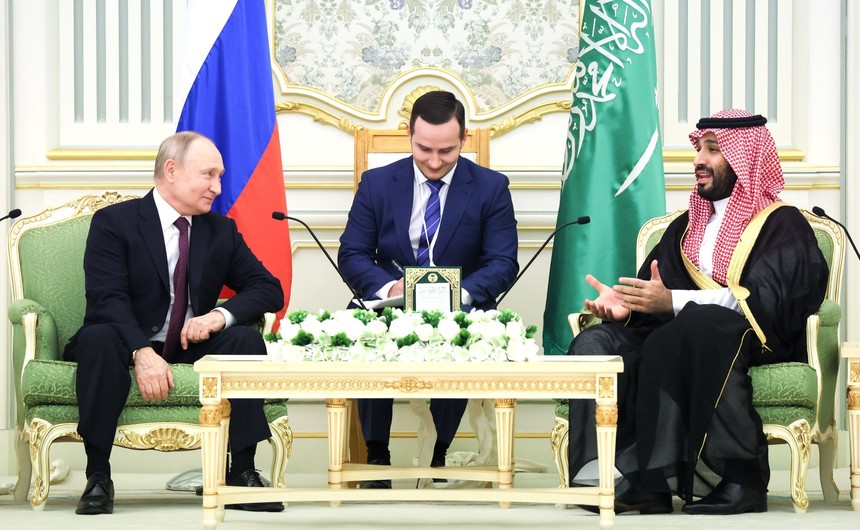 Mister în jurul deplasării grăbite al lui Putin în EAU şi Arabia Saudită. El şi MbS au discutat timp de trei ore: Data viitoare ar trebui să ne vedem la Moscova, i-a spus liderul de la Kiev prinţului moştenitor saudit