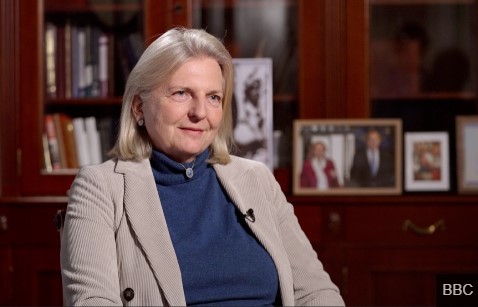 Karin Kneissl, fostul ministru austriac care s-a mutat în Rusia, spune că nu s-ar mai întoarce în Austria. Ea îl consideră pe Putin un gentleman desăvârşit. Nu îl vede mai vinovat pentru invazia din Ucraina decât alţi lideri implicaţi în acţiuni militare