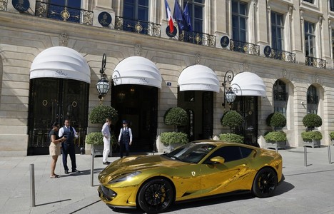 Un inel în valoare de 750.000 de euro, dispărut vineri în hotelul Ritz din Paris, a fost găsit în sacul unui aspirator