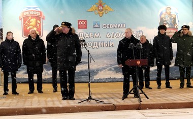 Putin a vizitat un şantier naval pentru a vedea cu propriii ochi noile submarine nucleare ruseşti - FOTO