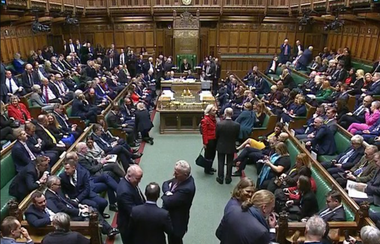 Deputaţii britanici adoptă un proiect le lege controversat al lui Sunak privind expulzarea migranţilor în Rwanda