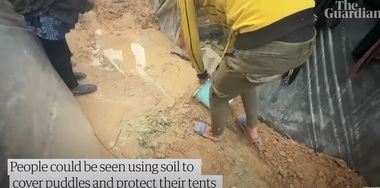 Gaza, un "iad viu" după ce ploile abundente de iarnă au udat corturile improvizate ale celor strămutaţi - VIDEO
