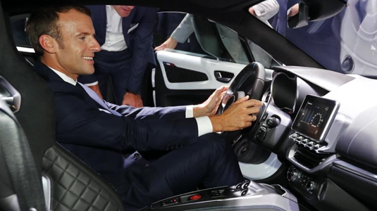 Macron lansează maşina electrică de 100 de euro pe lună prin leasing social, o promisiune din campanie