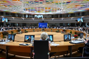 Presa internaţională subliniază încărcătura simbolică a deciziei UE de a deschide negocieri de aderare cu Ucraina şi Moldova: O palmă dată lui Putin, după aparentul eşec al lui Zelenski la Washington