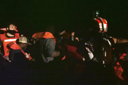 Un migrant mort şi altul rănit grav în nordul Franţei, în urma naufragiului unei ambarcaţiuni cu 66 de migranţi la bord care încercau că treacă Canalul Mânecii în Anglia
