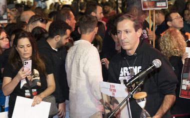 Mii de persoane, în frunte cu familiile ostaticilor, protestează din nou la Tel Aviv