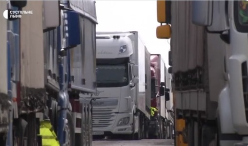 Un al treilea şofer de camion ucrainean a murit în timp ce aştepta la graniţa blocată cu Polonia