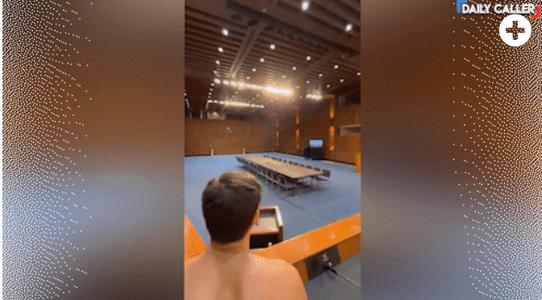 O înregistrare video în care doi bărbaţi par să facă sex ar fi fost filmată într-o celebră sală de audieri a Senatului SUA