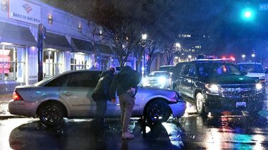 UPDATE - SUA: Alertă de securitate după un accident în care a fost implicat un vehicul din convoiul lui Biden / Şoferul a fost inculpat pentru conducere în stare de ebrietate şi neatenţie la volan - VIDEO