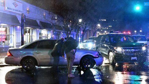 UPDATE - SUA: Alertă de securitate după un accident în care a fost implicat un vehicul din convoiul lui Biden / Şoferul a fost inculpat pentru conducere în stare de ebrietate şi neatenţie la volan - VIDEO