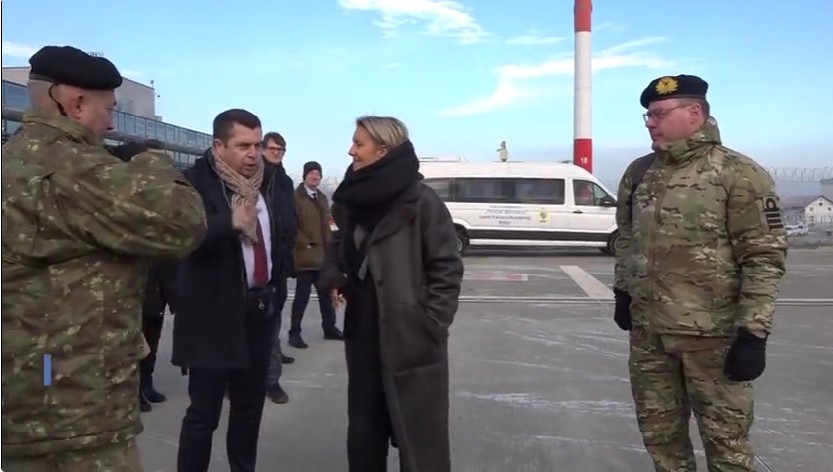 Ministrul apărării şi comandantul armatei din Belgia au sosit în România pentru a-i vizita de Crăciun pe soldaţii belgieni dislocaţi la Cincu 