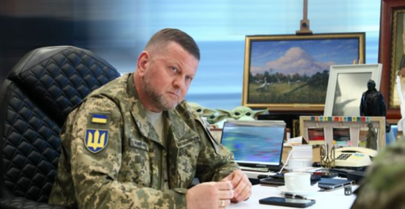 Statul Major ucrainean anunţă că a găsit microfoane în biroul unor asistenţi ai lui Zalujni, după găsirea unor microfoane într-un viitor birou al comandantului armatei ucrainene. ”Noi nu mai muncim acolo de mult timp”, declară Zalujni