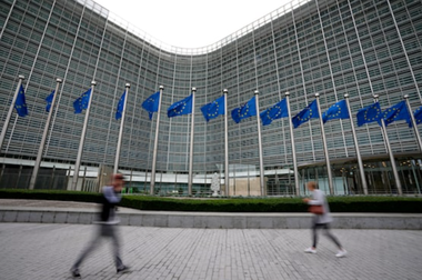 Uniunea Europeană adoptă al 12-lea pachet de sancţiuni impuse Rusiei, după ce Austria şi-a ridicat o rezervă. Alte 29 de entităţi pe lista entităţilor acuzate de susţinerea efortului de război. Sancţiunile privind petrolul consolidate şi extinse la GPL, butan şi propan