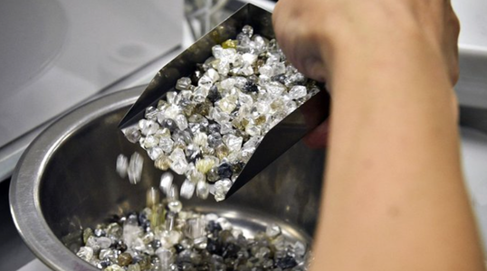 Kremlinul anunţă că Rusia va ”ocoli” noile sancţiuni impuse de Uniunea Europeană cu privire la diamante