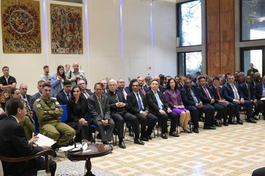 UPDATE - Preşedintele Isaac Herzog le-a spus ambasadorilor străini că Israelul este pregătit pentru un nou armistiţiu în schimbul ostaticilor, iar ajutorul pentru palestinieni poate fi triplat / Reacţia Hamas