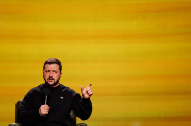 Armata ucraineană cere mobilizarea a 450.000-500.000 de oameni în plus, anunţă Zelenski într-o conferinţă de presă la Kiev. În acest sens este necesară o finanţare în valoare de 13,3 miliarde de dolari, estimează el