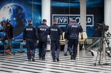 Scandal în Polonia după ce şefii mass-media publice au fost demişi, iar un canal de ştiri şi-a încetat emisia