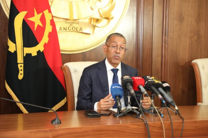 Angola, nemulţumită de cotele sale de ţiţei, se retrage din OPEP, care-şi pierde tot mai mult din influenţă