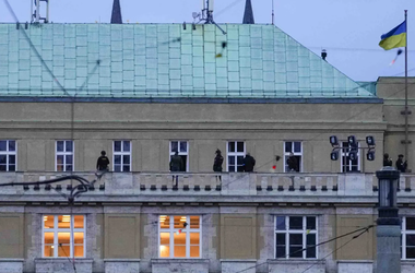 UPDATE-Cel puţin 15 morţi şi 24 de răniţi în masacrul de la Praga. Atacatorul, David Koza, un student la Arte. Tatăl său, găsit mort. Cadavrul atacatorului, găsit la Facultatea de Arte a Universităţii Caroline. Atacul nu are legătură cu terorismul