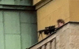 Autorul atacului de la Praga s-a sinucis pe acoperişul Universităţii Caroline după ce şi-a dat seama că era înconjurat, anunţă poliţia, care publică imagini filmate de camere de corp ale poliţiştilor - VIDEO