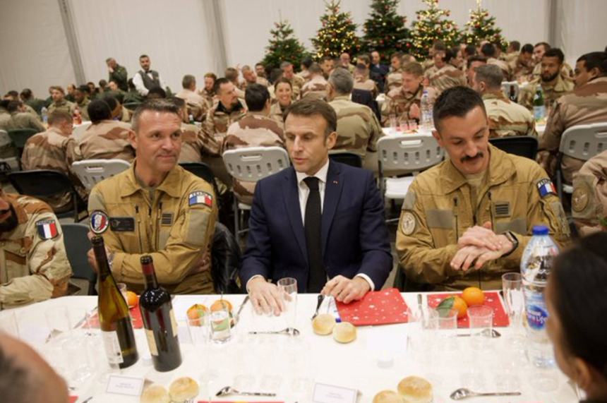 Macron subliniază, la cina de Crăciun cu trupele în Iordania, că ”nu vrea să lase Rusia să câştige”
