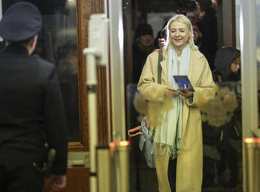 Comisia Electorală rusă respinge candidatura la fotoliul de la Kremlin a Ekaterinei Dunţova. ”Sunteţi o femeie tânără, aveţi viaţa în faţă”, îi spune Pamfilova. 29 de dosare de candidat