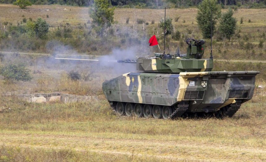 Primul vehicul de luptă Lynx fabricat în Ungaria a părăsit linia de asamblare
