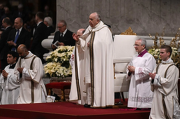 ”Inima noastră este la Betleem”, spune Papa Francisc în timpul Slujbei de Crăciun, în Bazilica Sf Petru, la Vatican