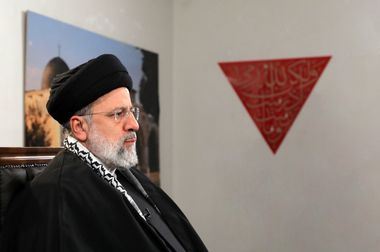 Israelul ”va plăti” pentru asasinarea unui comandant al Gardienilor Revoluţiei în Siria, ameninţă preşedintele iranian Ebrahim Raisi. Generalul Razi Moussavi a fost ucis cu ”trei rachete” în sudul Damascului, anunţă televiziunea de stat iraniană