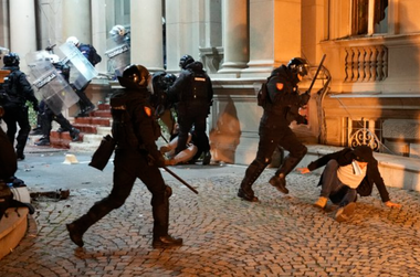 Opoziţia Serbia împotriva Violenţei anunţă că boicotează o repetare a alegerilor legislative în doar 30 dintre cele 8.000 de secţii de votare, prevăzută la 30 decembrie