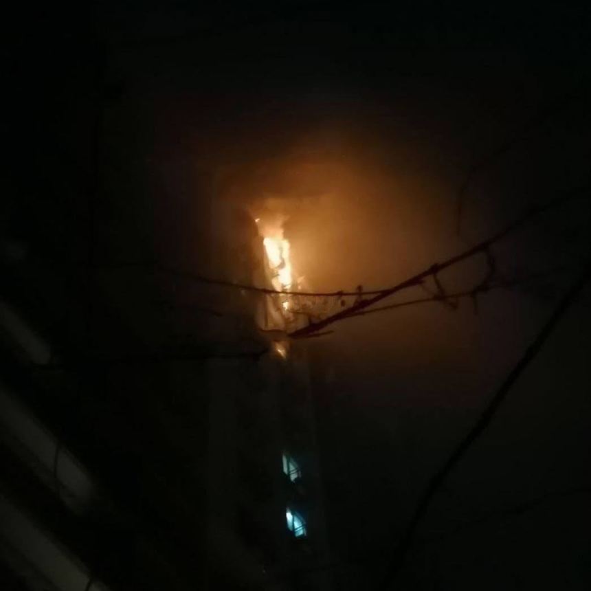 Resturi de dronă au lovit un bloc de locuinţe înalt din Odesa - VIDEO