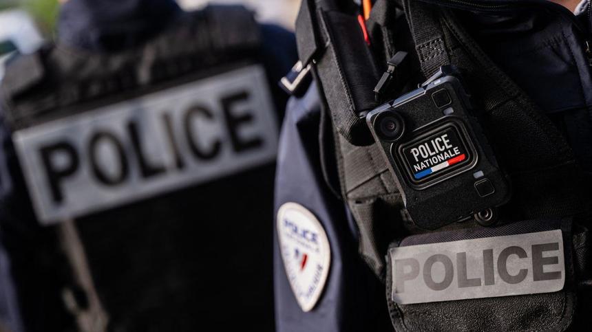 Franţa sporeşte măsurile de securitate pentru Anul Nou şi va desfăşura pe străzi inclusiv armata, din cauza riscului terorist