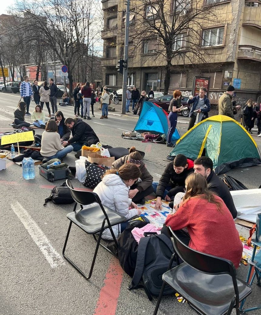 Studenţii din Serbia contestă în continuare rezultatele alegerilor şi blochează străzile din Belgrad - VIDEO