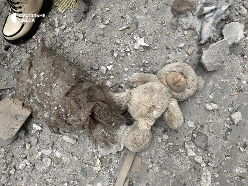 Atacul aerian masiv al Rusiei asupra Ucrainei s-a soldat cu 31 de morţi şi peste 160 de răniţi. Londra anunţă că va trimite Ucrainei sute de rachete pentru apărarea antiaeriană, Biden cere Congresului să nu mai zăbovească / Alte reacţii