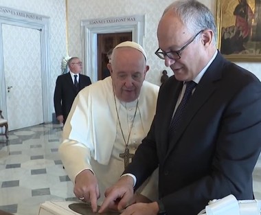 Papa Francisc critică administrarea Romei de faţă cu primarul şi cere ca oraşul să fie mai pregătit pentru Anul Sfânt 2025