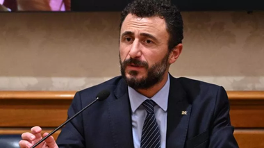 Un deputat din partidul lui Meloni a venit cu pistolul la petrecerea de Revelion şi se află în centrul unei polemici, după ce o persoană a fost rănită